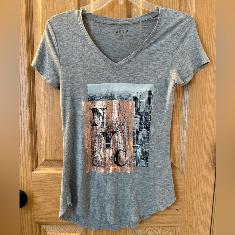 Apt. 9 Gray V-Neck NYC Graphic Tee with Copper Accent